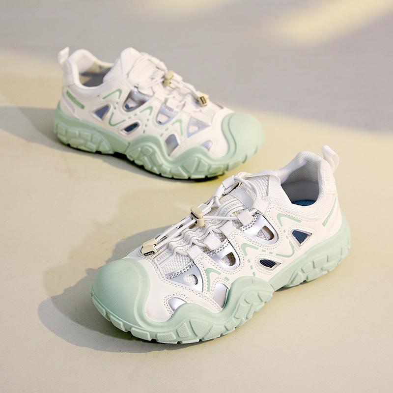 Beliebte Sommer-Outdoor-Wasserschuhe kleine weiße Schuhe Damen Mesh atmungsaktiv Studenten-Board-Schuhe hohle Freizeitschuhe LD