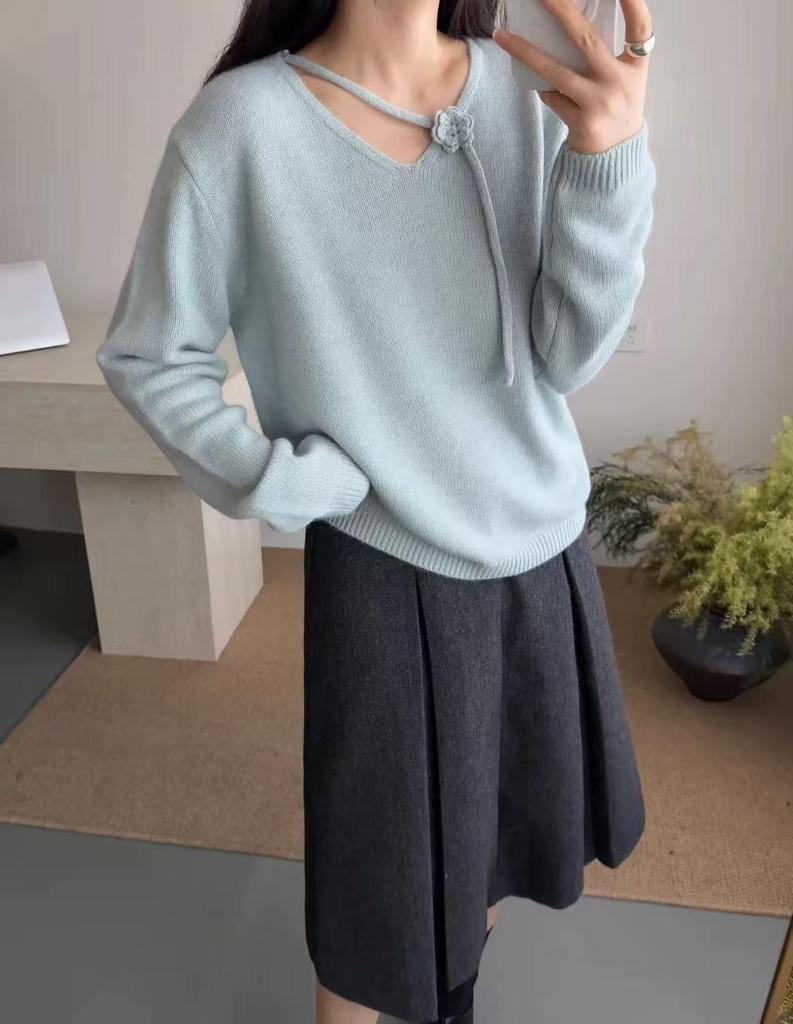 Korean V-Neck 3D Flower Long Sleeve Knit Sweater for Women - 2025 Autumn/Winter High-End Chic Style