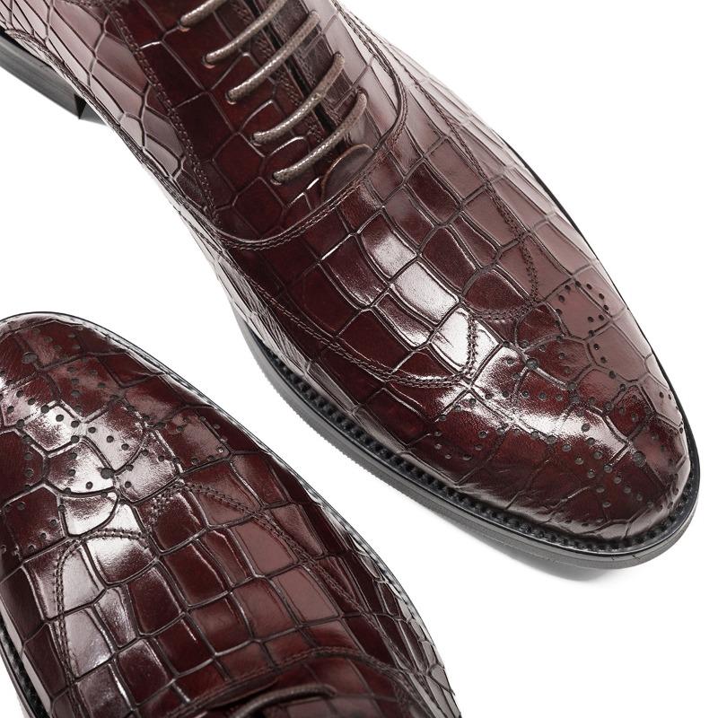 

Carved men s shoes laceup business casual pointed leather shoes 44 бордовий