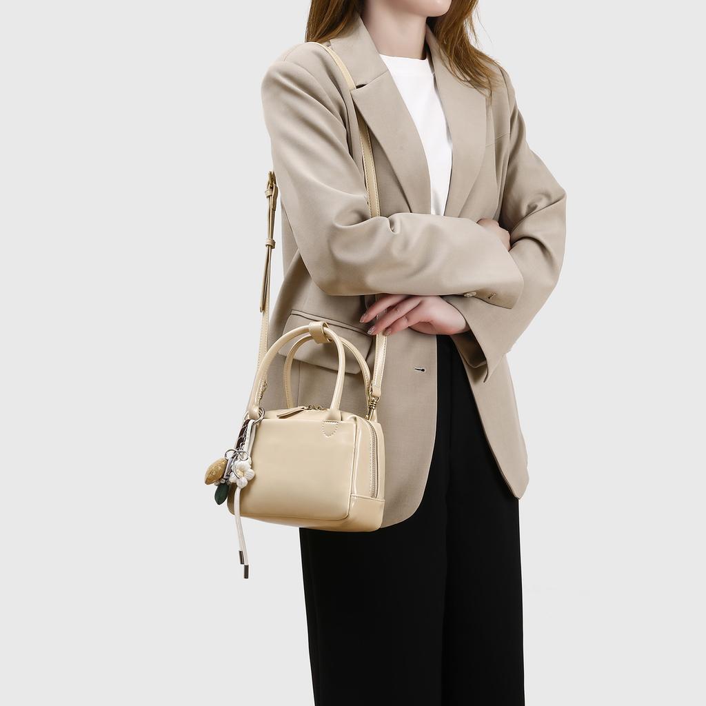 Korean version retro large-capacity portable small square bag women's spring and summer explosion simple and versatile single shoulder messenger bag