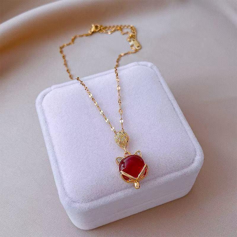 Elegant Red & Gold Cat s Eye Water Wave Necklace with Gold Pendant for Women