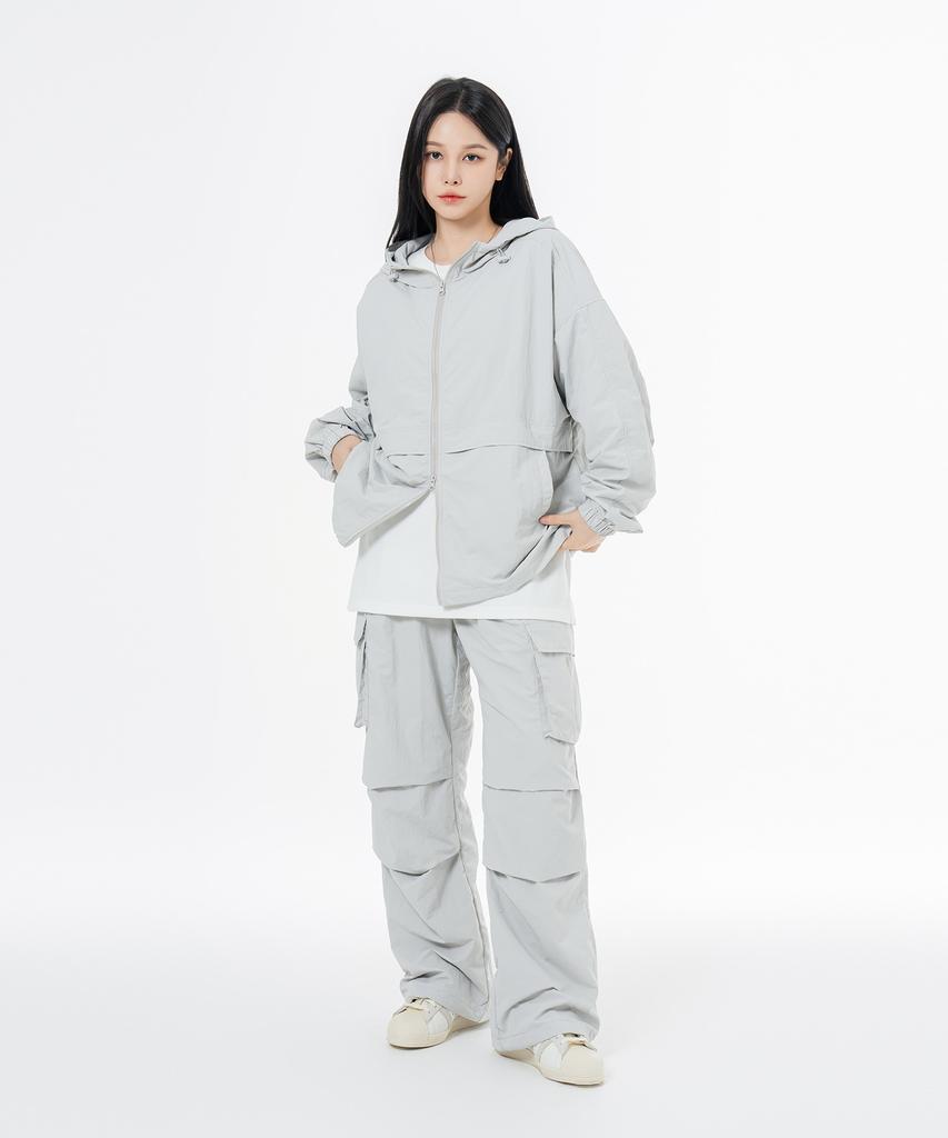 MOZMOZ Mesh-Lined Parachute Wide Pants Light Gray