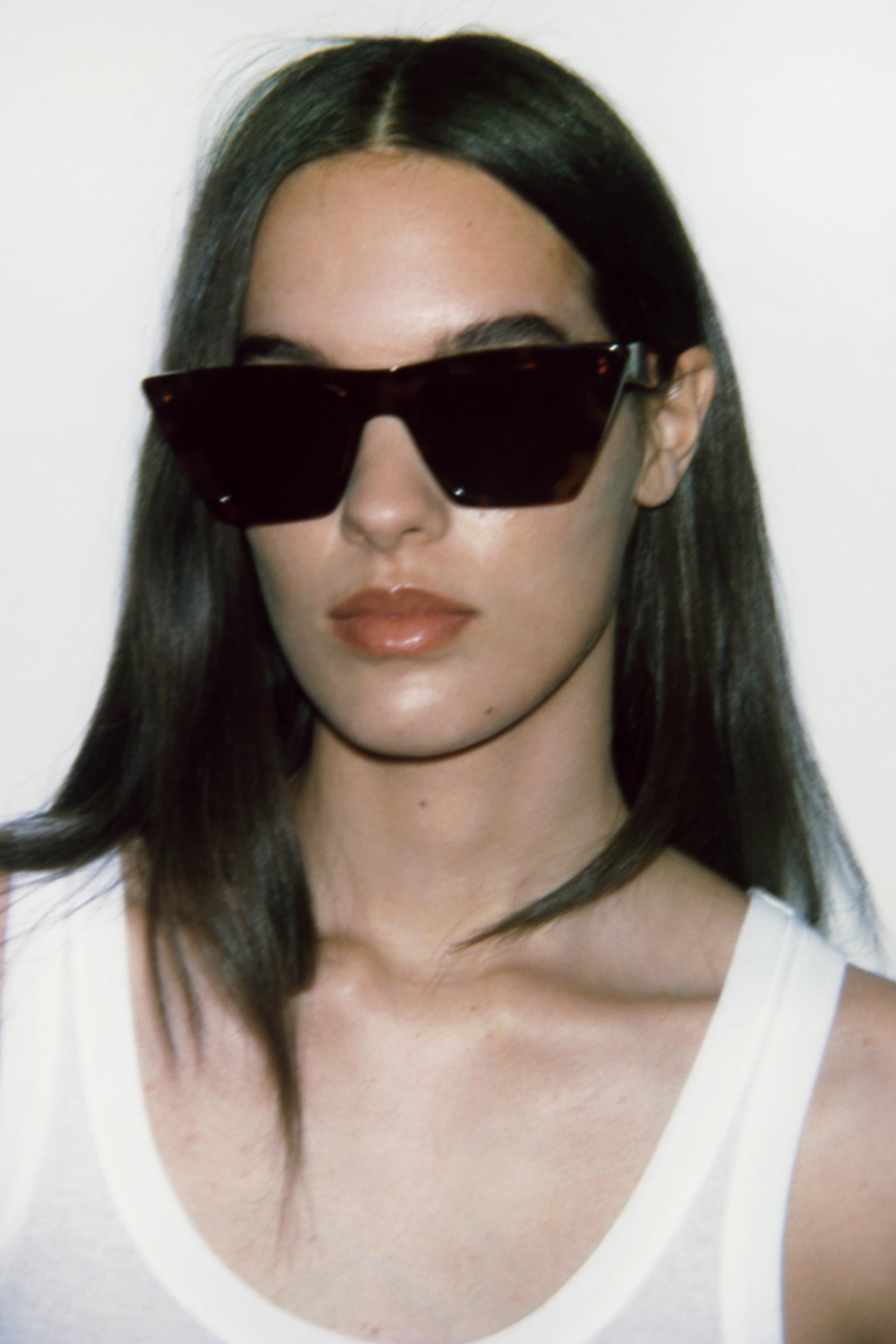 

ОВАЛЬНЫЕ СОЛНЦЕЗАЩИТНЫЕ ОЧКИ С ЭФФЕКТОМ ЧЕРЕПАХИ