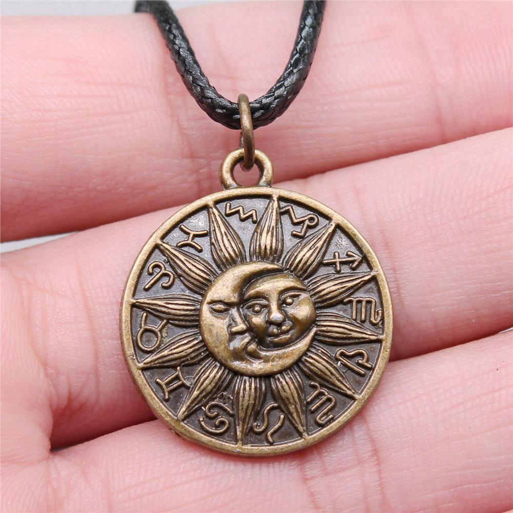 Pěticípá hvězda Slunce Měsíc Pentagram Nebeský přívěsek Starožitný bronzový kov Párový náhrdelník Trendy