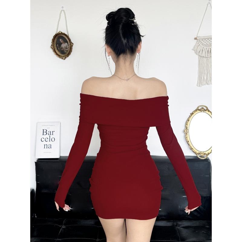 Herbst und Winter schönes one-shoulder rotes Kleid Damen Langarm Pure Desire Sexy Heißes Mädchen Weihnachten Kleiner Hüftrock