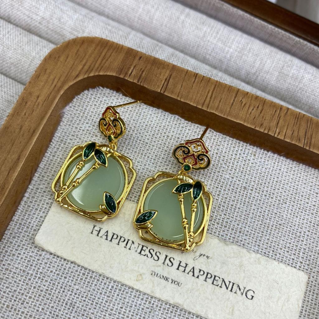 Medieval Chalcedony Lucky Bag Stud Earrings, Court Style Exquisite, Small And High-End Sense Versatile Fashion Light Luxury Earrings Women