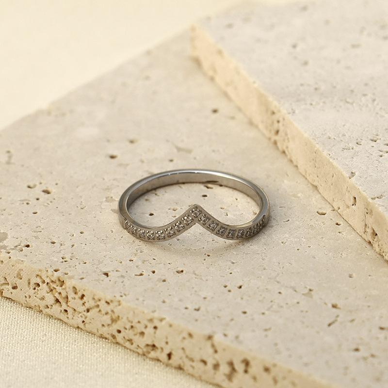 Personalized Popular Fashion Accessories 316 Material Stainless Steel V-Shaped Zircon Ring Gold Ring Jewelry Girl