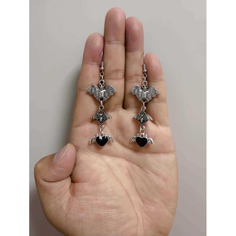 Jun'an Gothic Punk Silver Bat Heart Earrings in Red and Black
