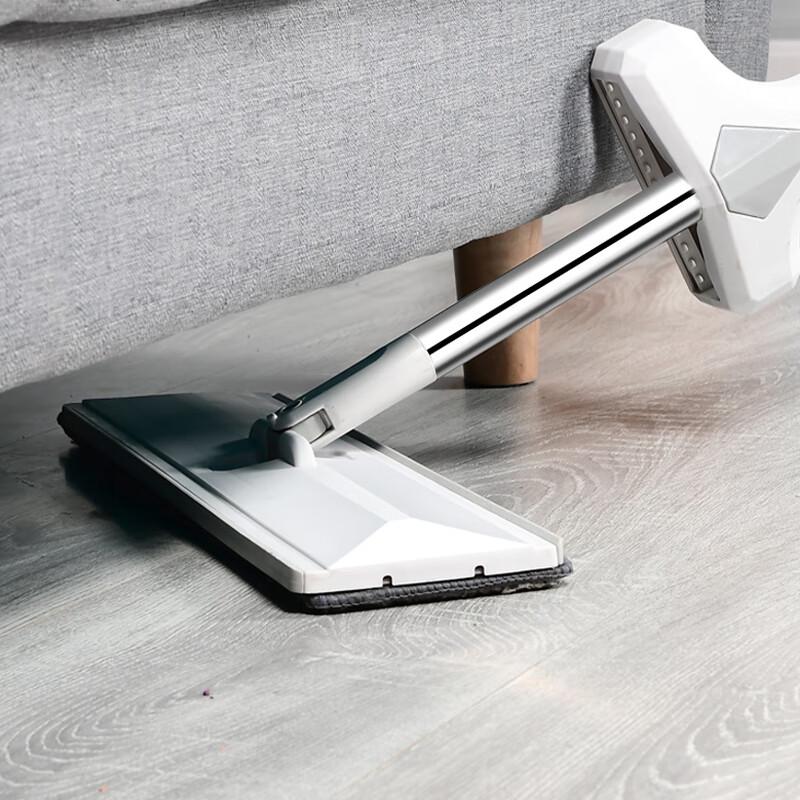 Self-Wringing Flat Mop