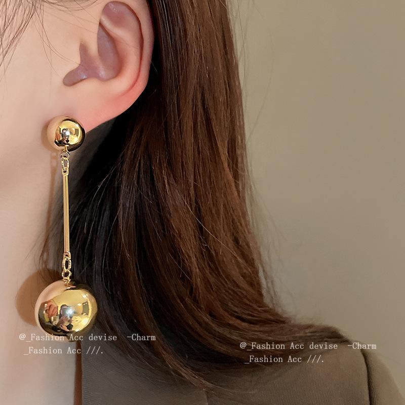 Silver Needle Metal Ball Tassel Earrings Personality Exaggerated Design Sense Earrings Simple Fashion Cold Wind Earrings
