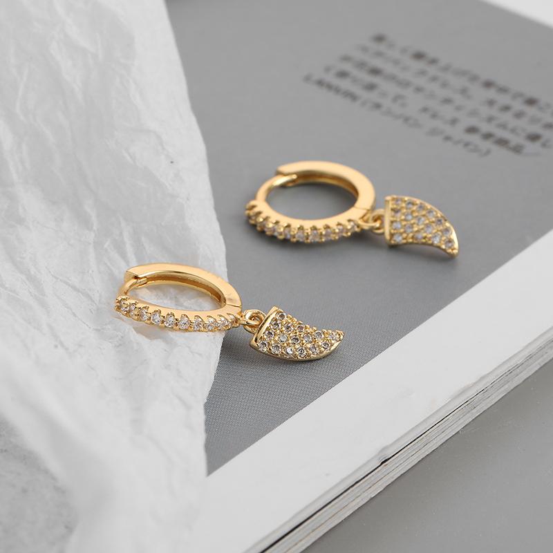 ANENJERY Geometrische Horn Creolen für Frauen Allergieprävention Glänzende Zirkonia Ohrringe Zarter Schmuck