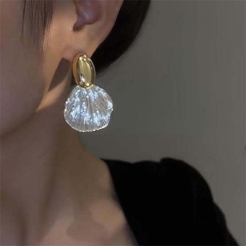 2023 Neue Vintage Silberfarbe Metall Große Muschel Ohrstecker für Frauen Mode Punk Geometrie Hängeohrringe Schmuck