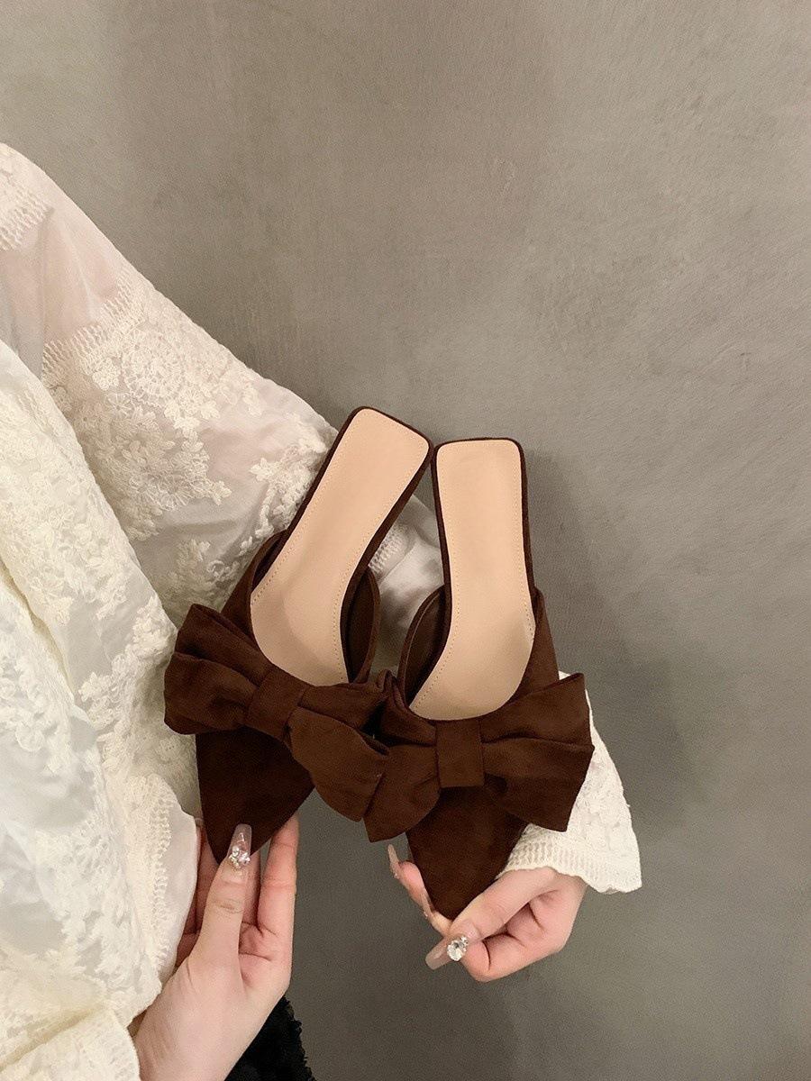 

Маленькие классные тапочки на высоком каблуке с острым носком, женская обувь, новинка 2025 года, босоножки с бантом и темпераментом 42 темно-коричневого