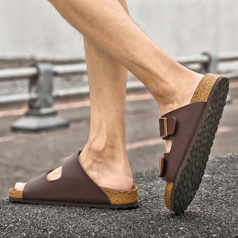 2026 New Men's Casual Leather Slippers Designer Antiskid Beach Sandals Fashion Outdoor Lightweight Slippers Comfy Walking Shoes