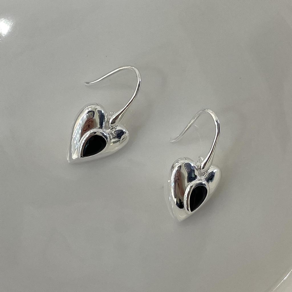 Su Chuang S925 Sterling Silver Black Agate Heart Earrings for Women - Light Luxury Peach Heart Hook Design.
