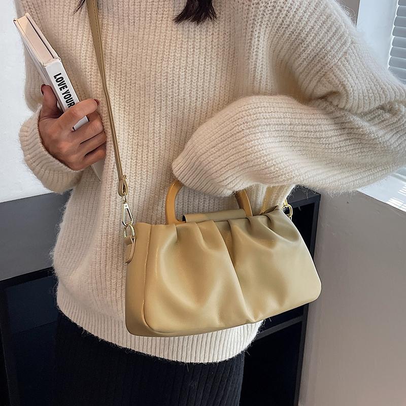 Мягкая кожаная плиссированная сумка Cloud — фото 3