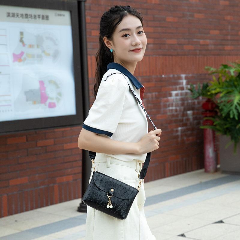 Women's Bag Summer New Crocodile Pattern Pearl Hanging Simple Small Square Bag Casual Mobile Phone Bag