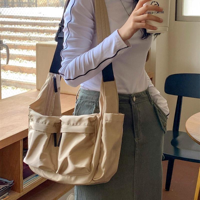 Casual nylon messenger bag large capacity neutral new shoulder bag fashionable versatile commuter dumpling bag