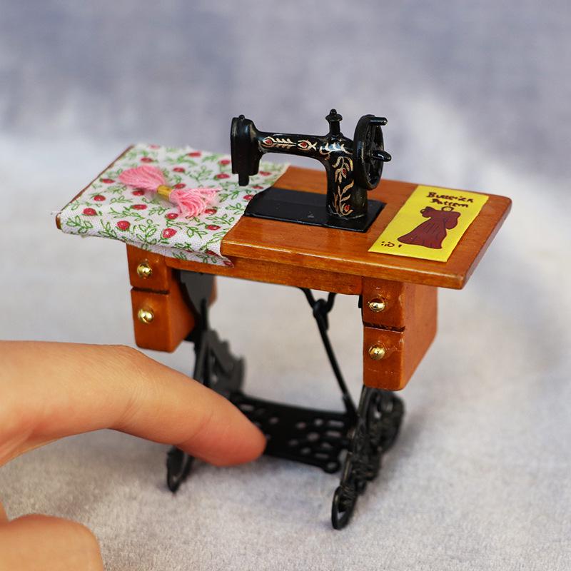 1:12 Dollhouse Miniature Retro Sewing Machine & Scissors Model Accessories
