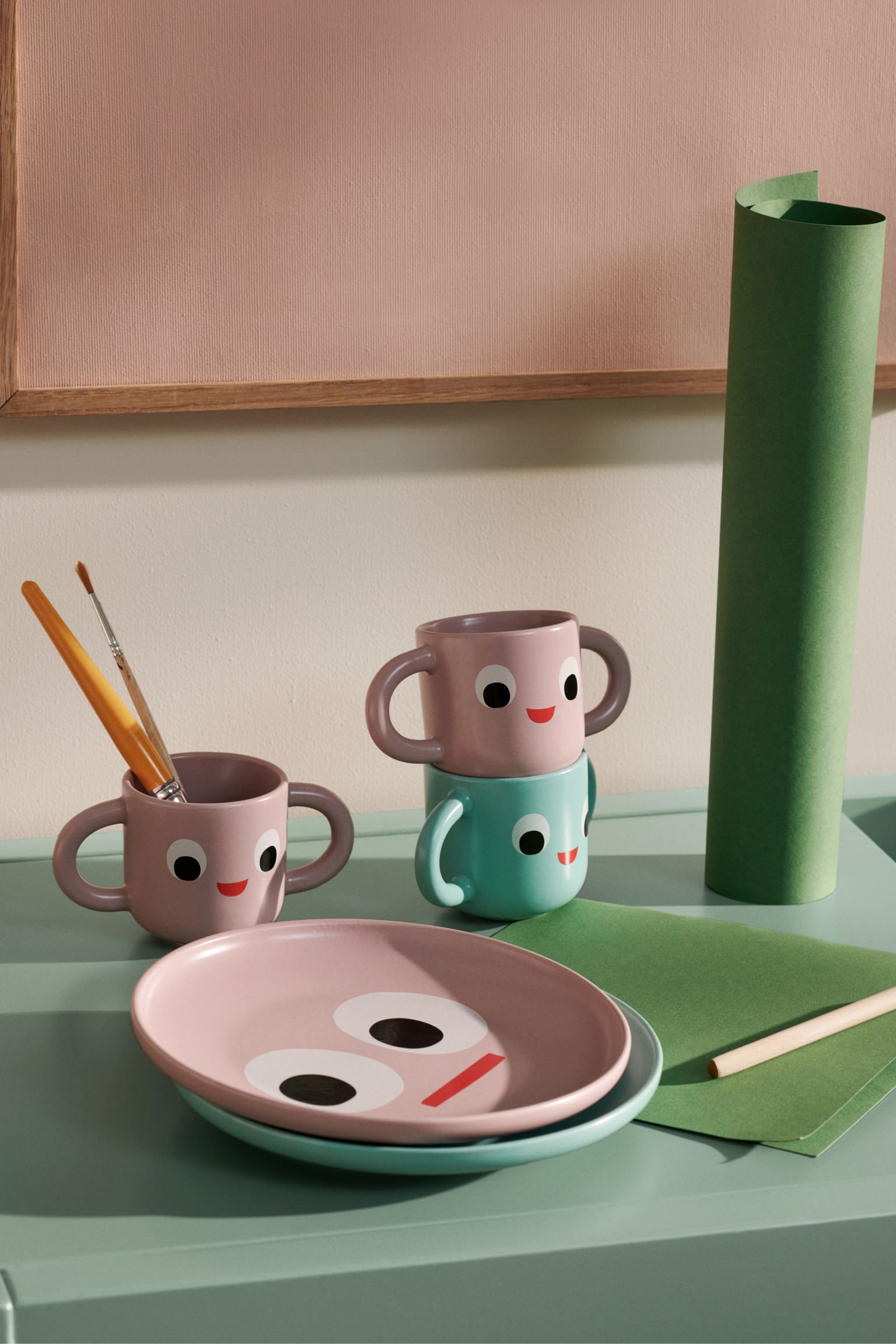 

Motif-detail stoneware mug