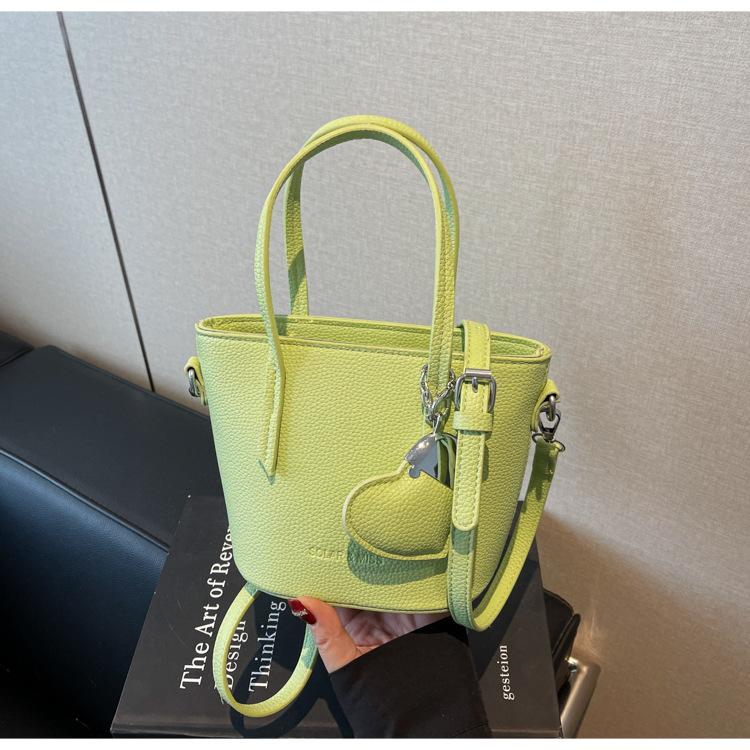 

2025 новая сумка-ведро женская модная и простая летняя универсальная сумочка большой вместимости в зарубежном стиле с текстурой сумка-мессенджер зелёный