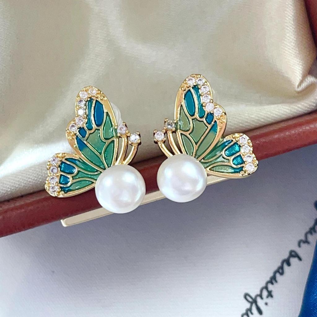 Natural freshwater pearl earrings with symmetrical butterfly gradient enamel color, exquisite and versatile pearl earrings