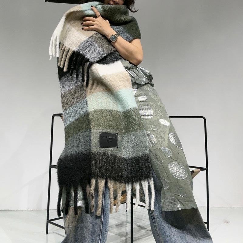 Niche design sense wool plaid contrasting color scarf women's autumn and winter warm scarf high-end tassel shawl
