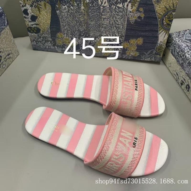 This Board Shoes Jacquard Embroidered Women's Slippers Classic Casual One-letter Flat Slippers
