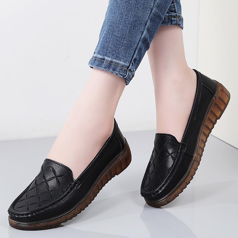 Plus Size Genuine Leather Women's Embroidered Loafers - Comfortable Casual Moccasins for Moms