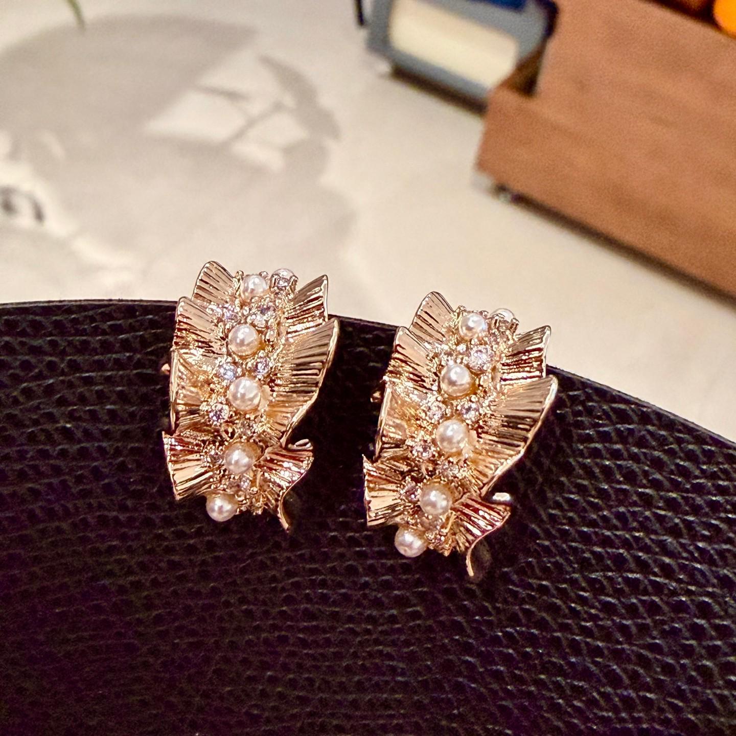 Elegant Irregular Zirconia Dance Skirt Earrings for Women - Trendy High-End French Pearl Design