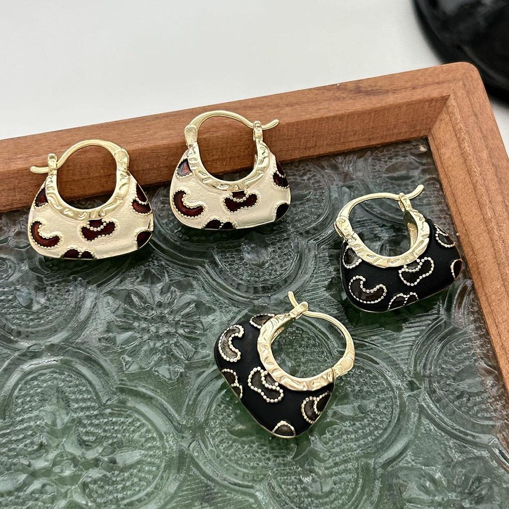 Elegant Leopard Print Gold Stud Earrings for Women - Chic Autumn/Winter Design