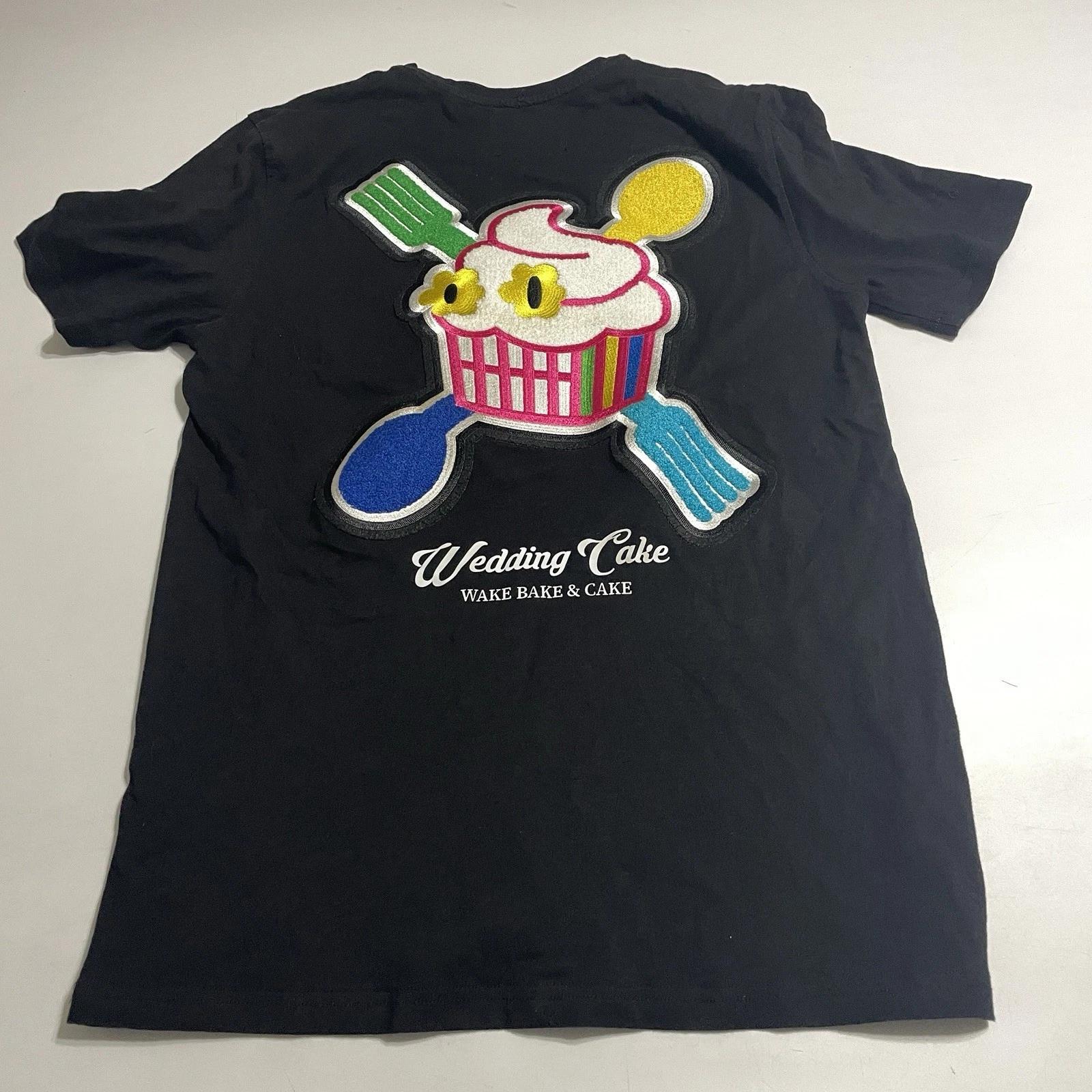 

Wedding Cake Mens T Shirt Size Large Black SS Wake Bake Cake S