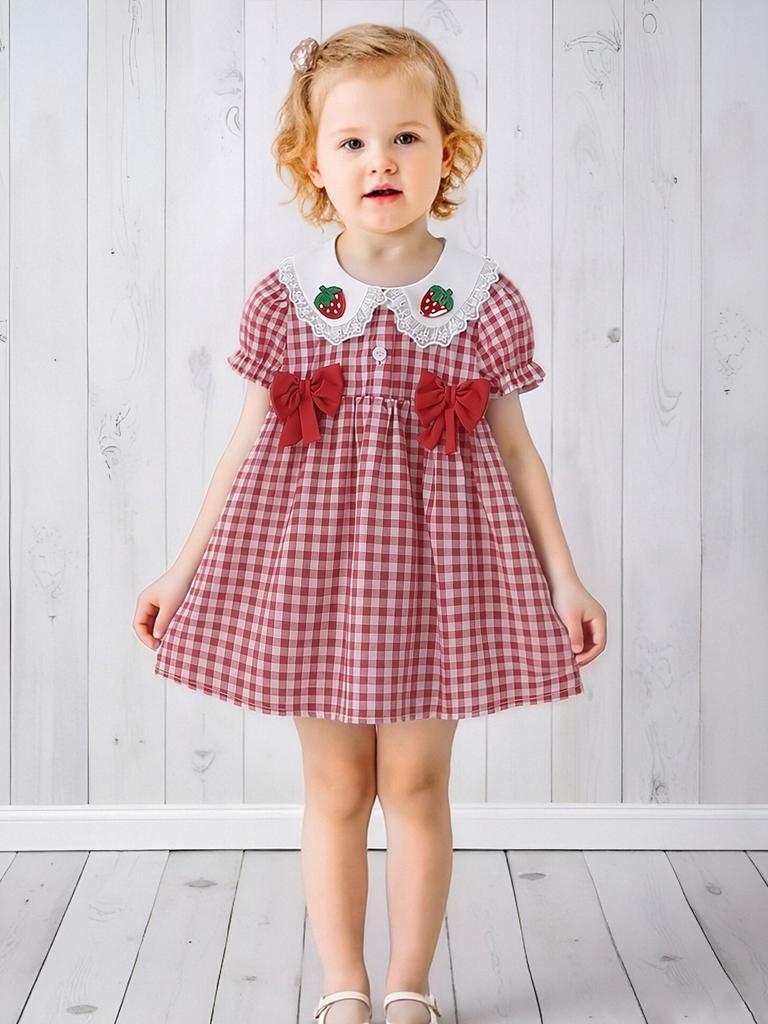 Letnia Sukienka dla Dziewczynki Vintage w Kratkę Kołnierzyk Piotruś Rękawy Lampionowe Kokardka Aplikacja z Truskawką Ubranko dla Niemowlaka