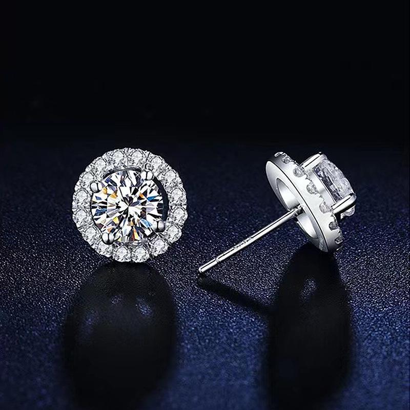 

Lulu Tong 2023 Zircon Diamond Classic Stud Earrings in 925 Silver 925 Silver белый
