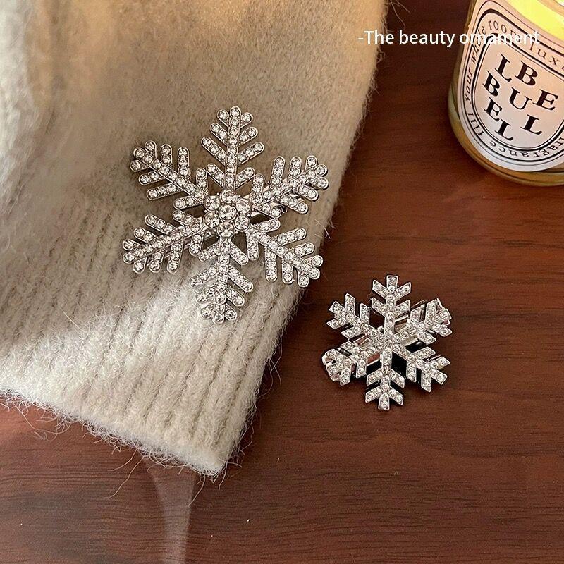 Sparkling Rhinestone Snowflake Duckbill Hair Clip in Korean Style - Christmas Versatile for Girls, Ponytail Accessory E18
