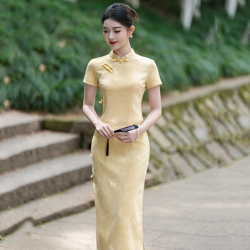 Yellow is sent to test the national style, new Chinese style, Suzhou long cheongsam, improved young women's high sense, daily can be worn in summer