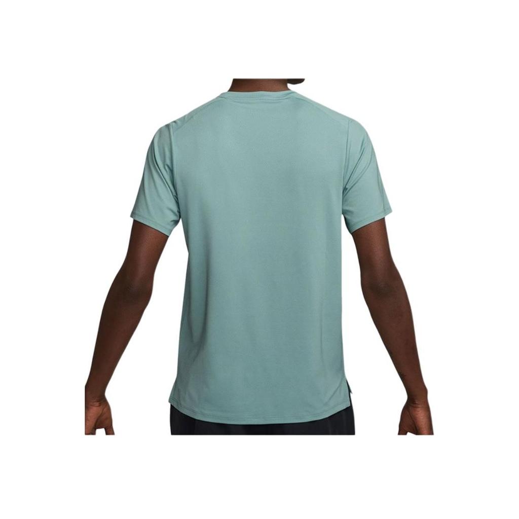 Nike Solid Color Slim Fit Crew Neck T-Shirt Men Tops Light-Green FZ6911-017
