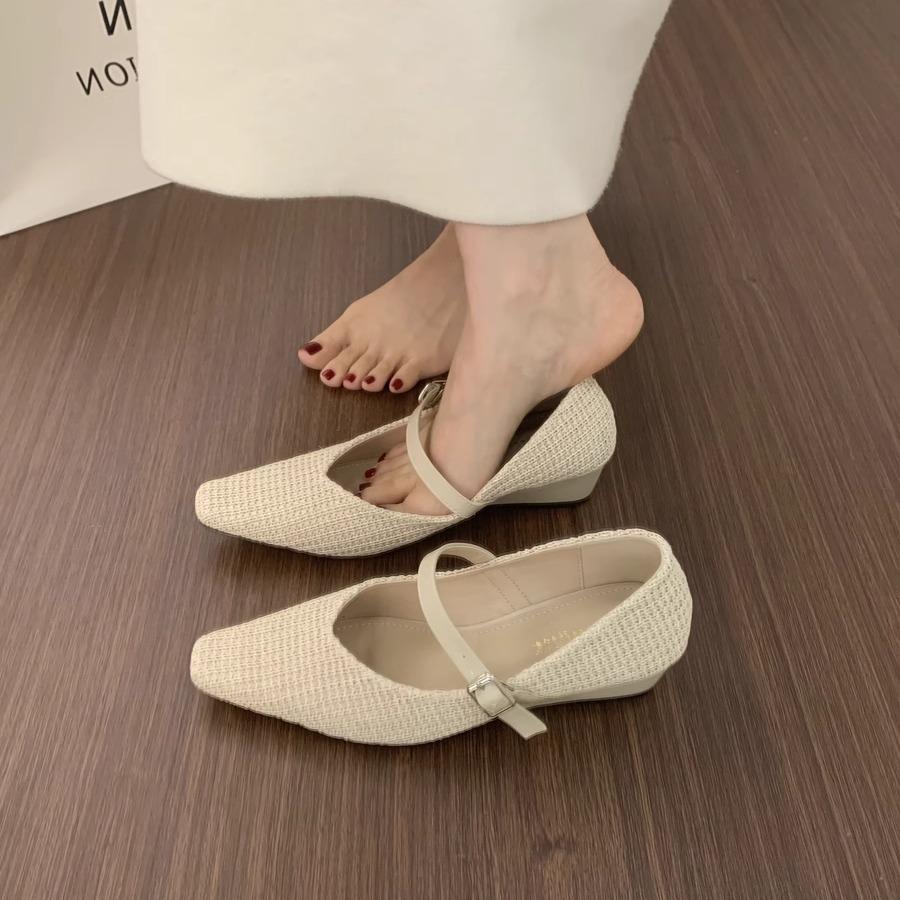 Korean version is versatile and not tired of foot slope heel commuting grandma shoes 2025 new one-word buckle weaving Mary Jane single shoes women