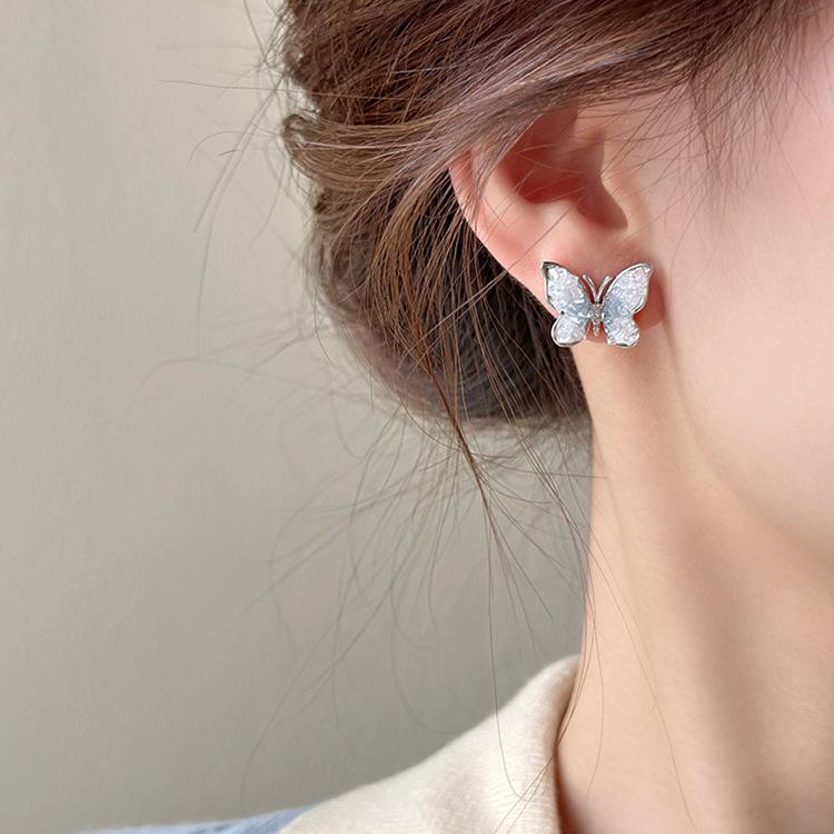 Morandi Blue Gradient Crystal Butterfly Earrings – Retro, Versatile Design for Women