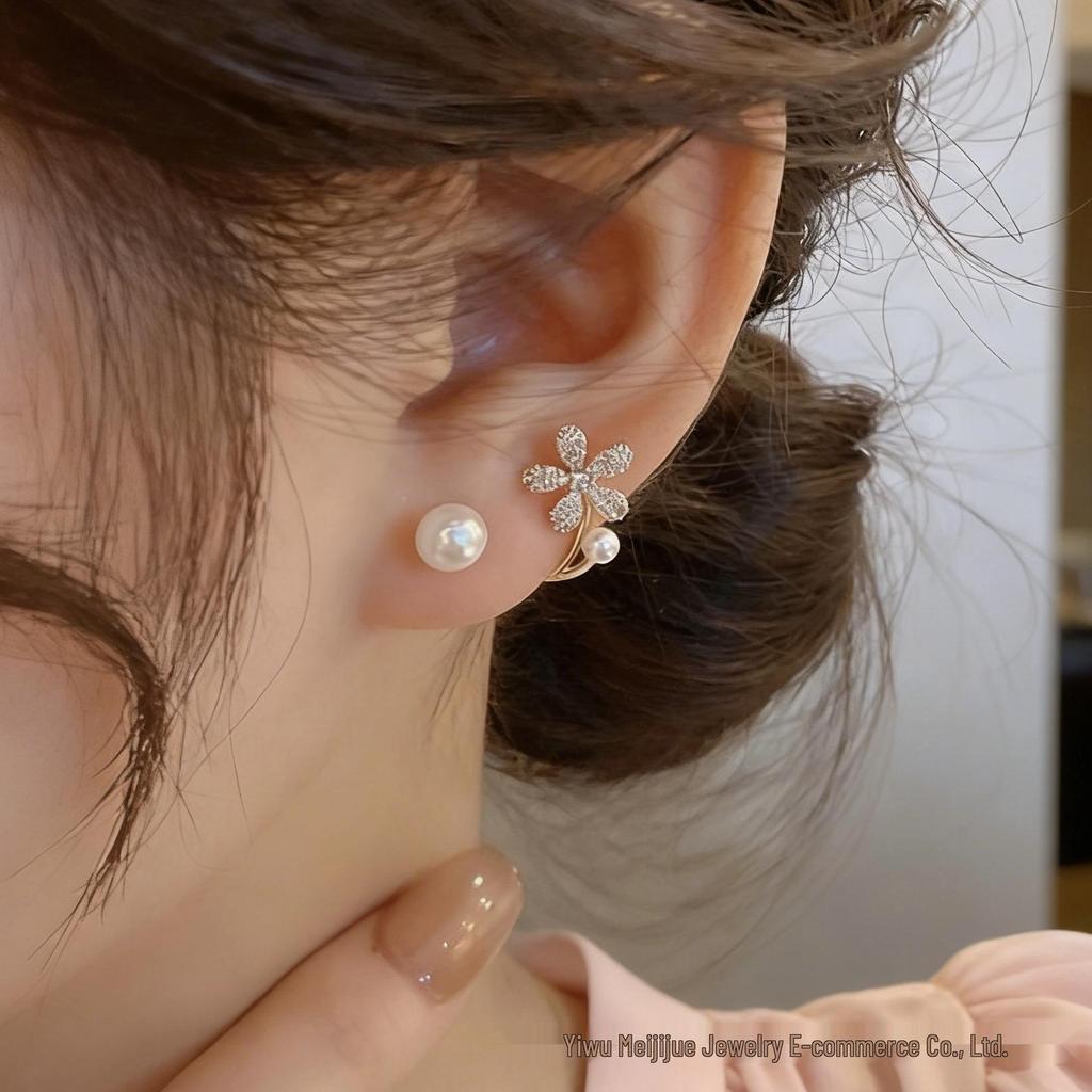 Korean Style Women's Pearl Flower Stud Earrings - Elegant Two-Wear Design, Trendy and Luxurious