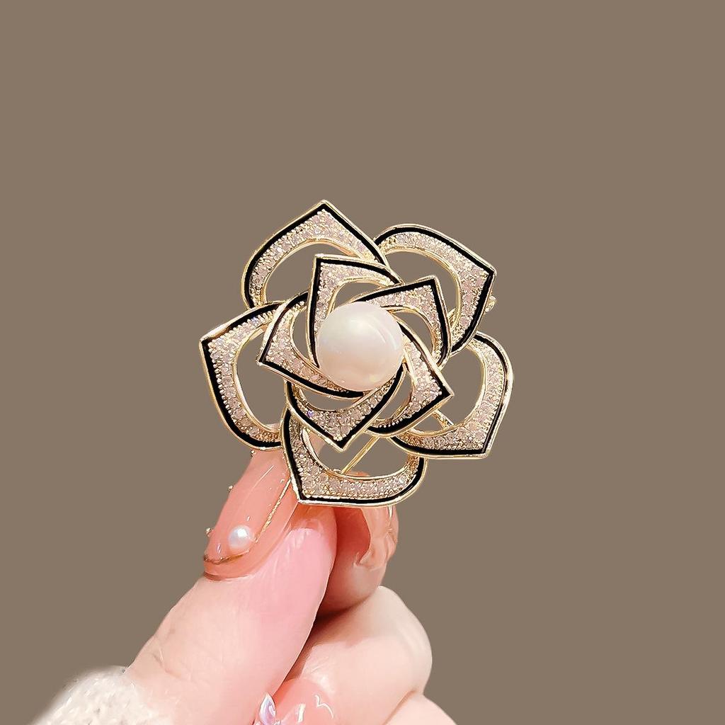 Elegant Pearl Brooch for Women's Suits - High-End Jewelry Pin