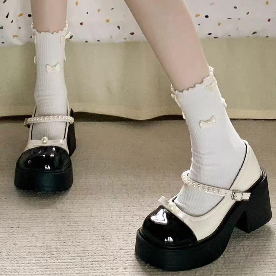 Scarpe Lolita con Fibbia a Forma di Cuore Dolce da Donna in Vernice con Suola Spessa Scarpe Mary Jane da Donna con Tacco Alto Decorato in Metallo