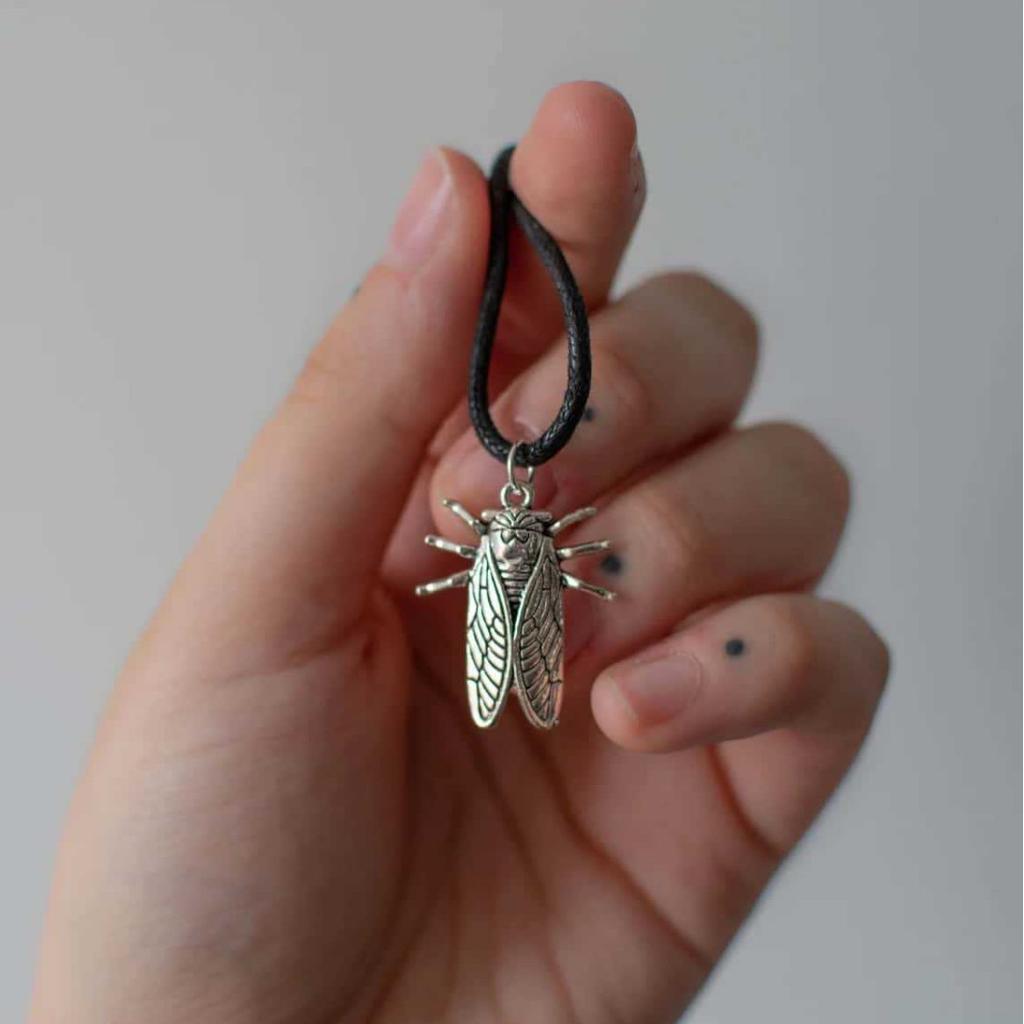 Retro Silver Color Cicada Dangle Hoop Earrings Necklace for Women Men Gothic Insect Dangle Earrings Boho Nature Bug Jewelry Sets