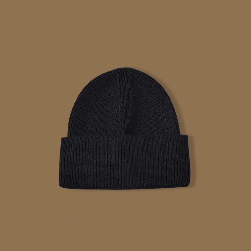 

High-quality solid color hat for women, autumn and winter woolen hat, warm ear protection, versatile, face-slimming knitted hat, windproof for men L（58-60cm） чёрный