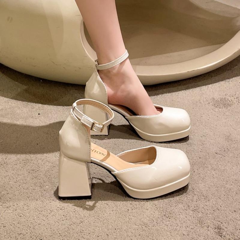 2026 Tacchi grossi, tacchi alti, sandali, scarpe da donna, cinturini per le dita dei piedi, scarpe singole traforate, pelle lucida, traspiranti, sensazione di alta gamma