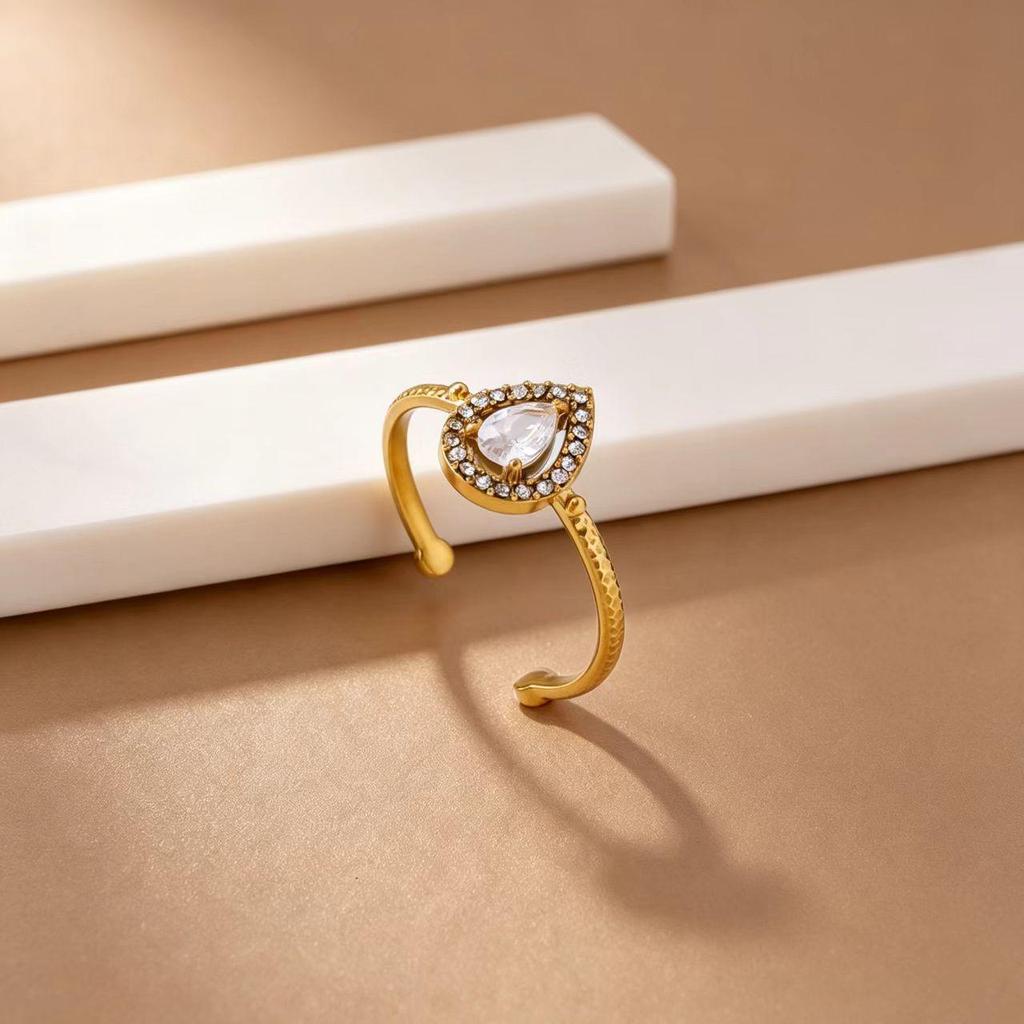 French Retro Rhinestone Adjustable Gold-Plated Titanium Steel Ring with Heart and Diamond Accents