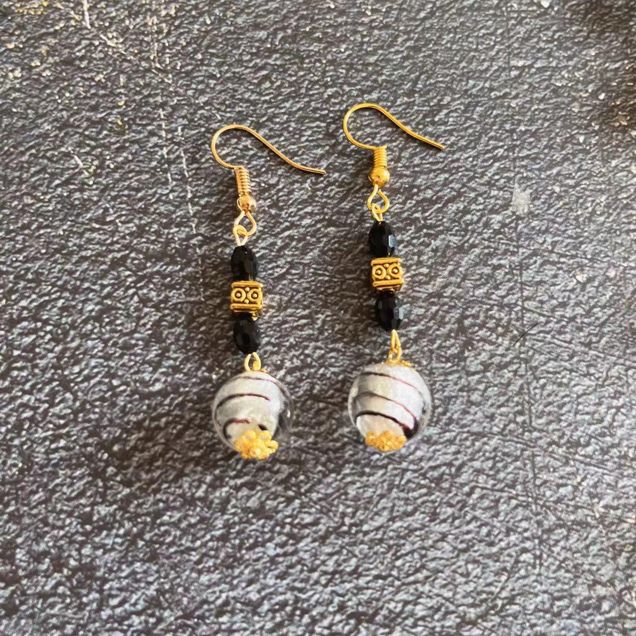 

Винтажный черно-белый полосатый набор серег и ожерелья из стекла – ручная работа, свежий, элегантный дизайн с бусинами