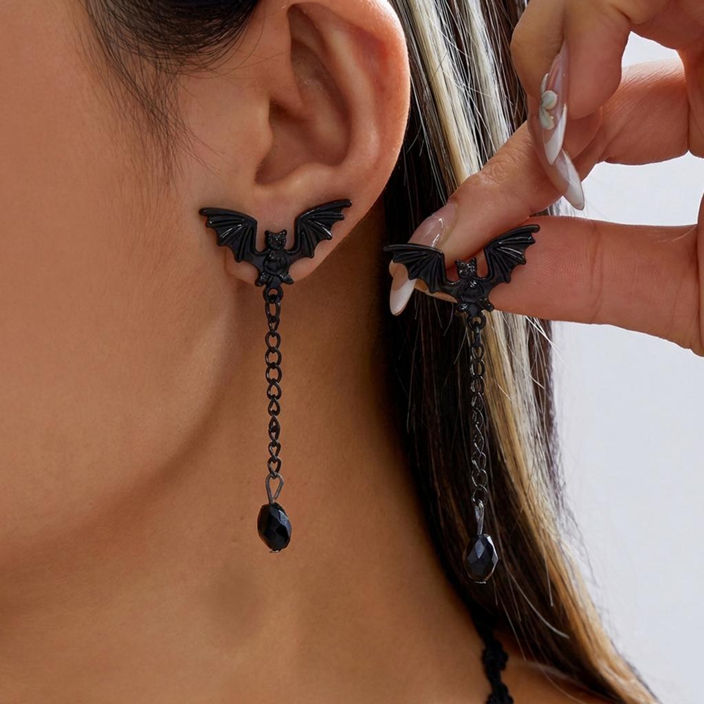 Boucles d'oreilles pendantes gothiques noires avec pompons en forme de chauve-souris pour femmes Cosplay Vampire Chauve-souris Punk Boucle d'oreille sombre Fête d'Halloween Bijoux effrayants Cadeau