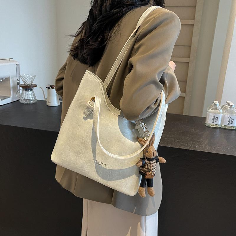 Large capacity retro underarm women's bag 2025 new trendy autumn and winter fashion shoulder bag casual class commuter tote bag