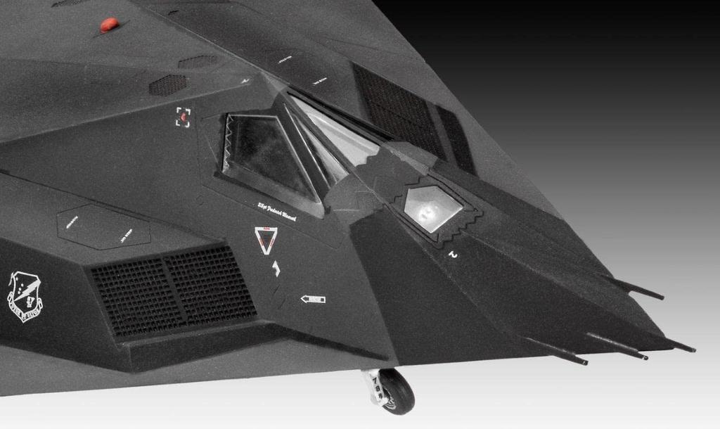 Německý stealth stíhací letoun amerického letectva Revell, plastový model 03899 1/72 F-117